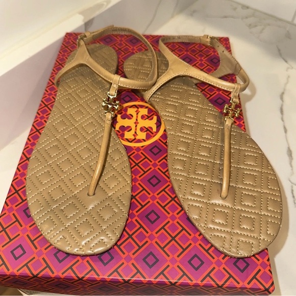 Tory Burch Marion Quilted Leather T-Strap Sandal Size 7 Color Sand W Box & Bag - Picture 4 of 16